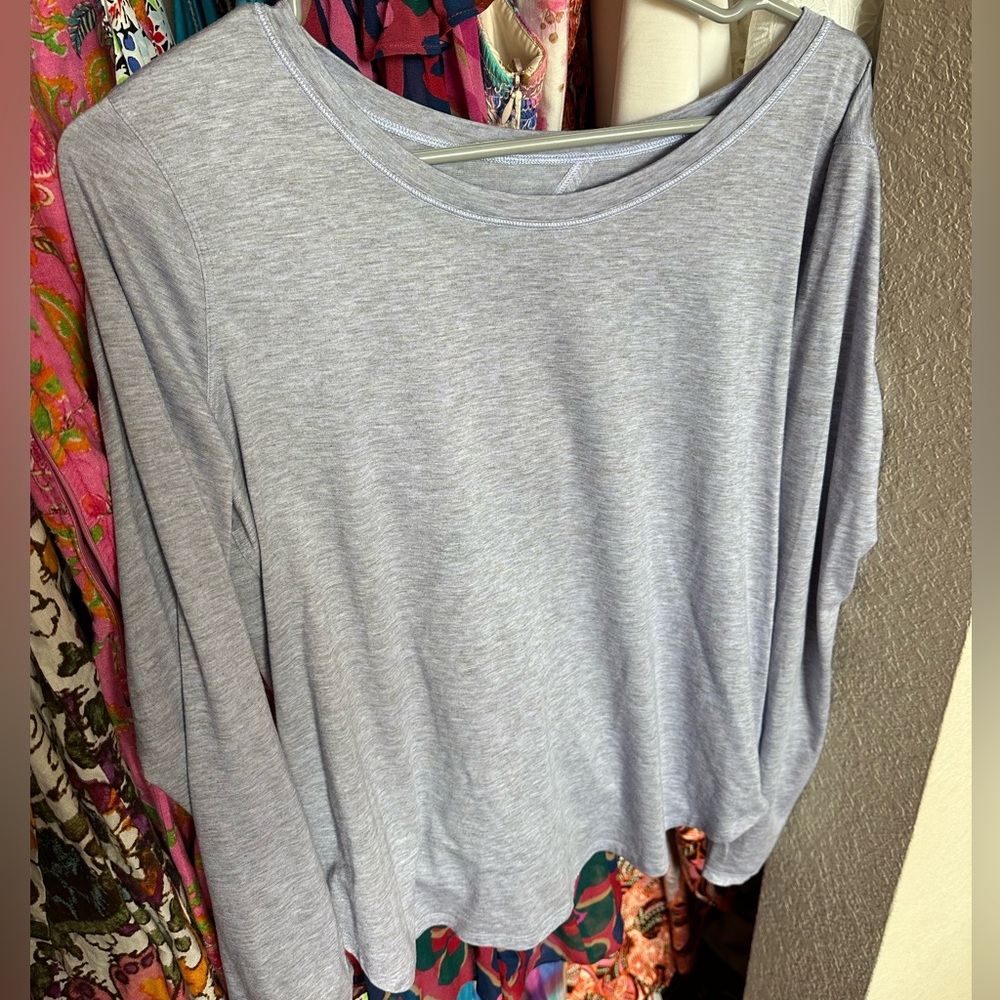 Cross back lavender lululemon tee!